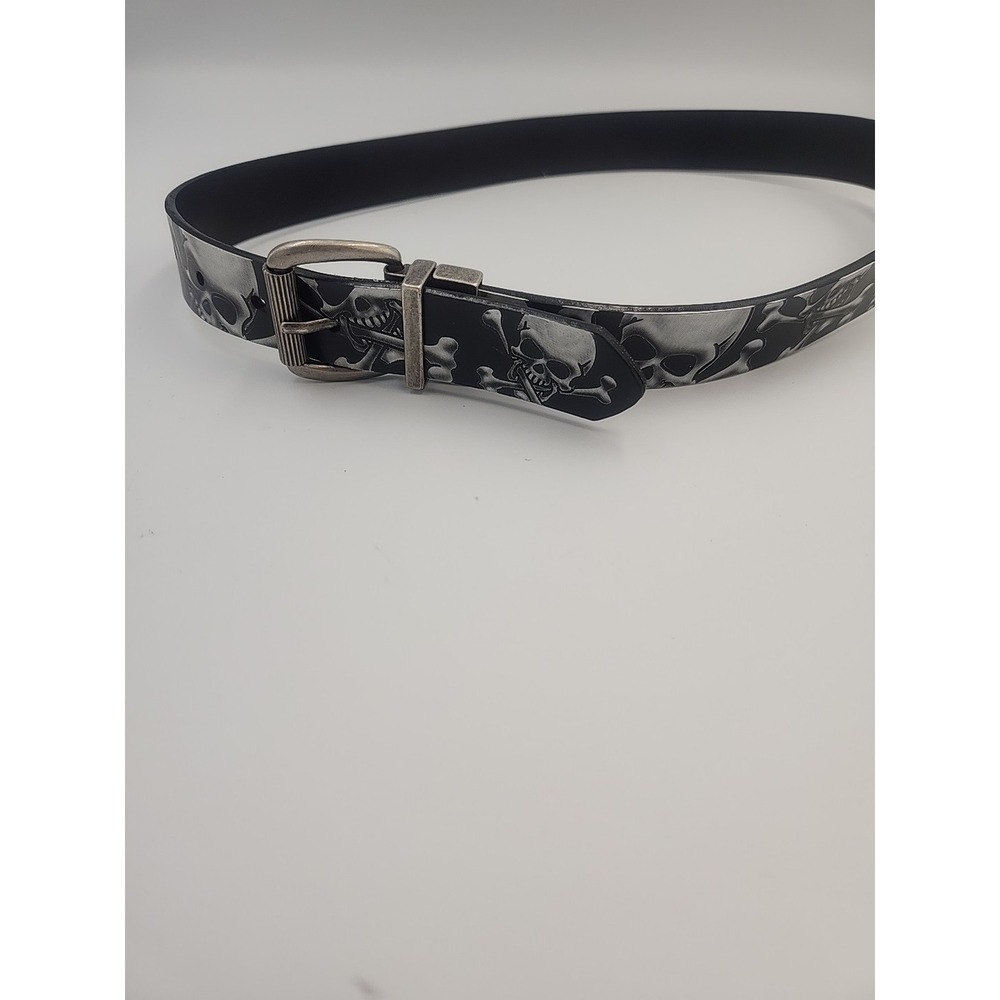 Reversible Skull 28-30 Black Belt‎